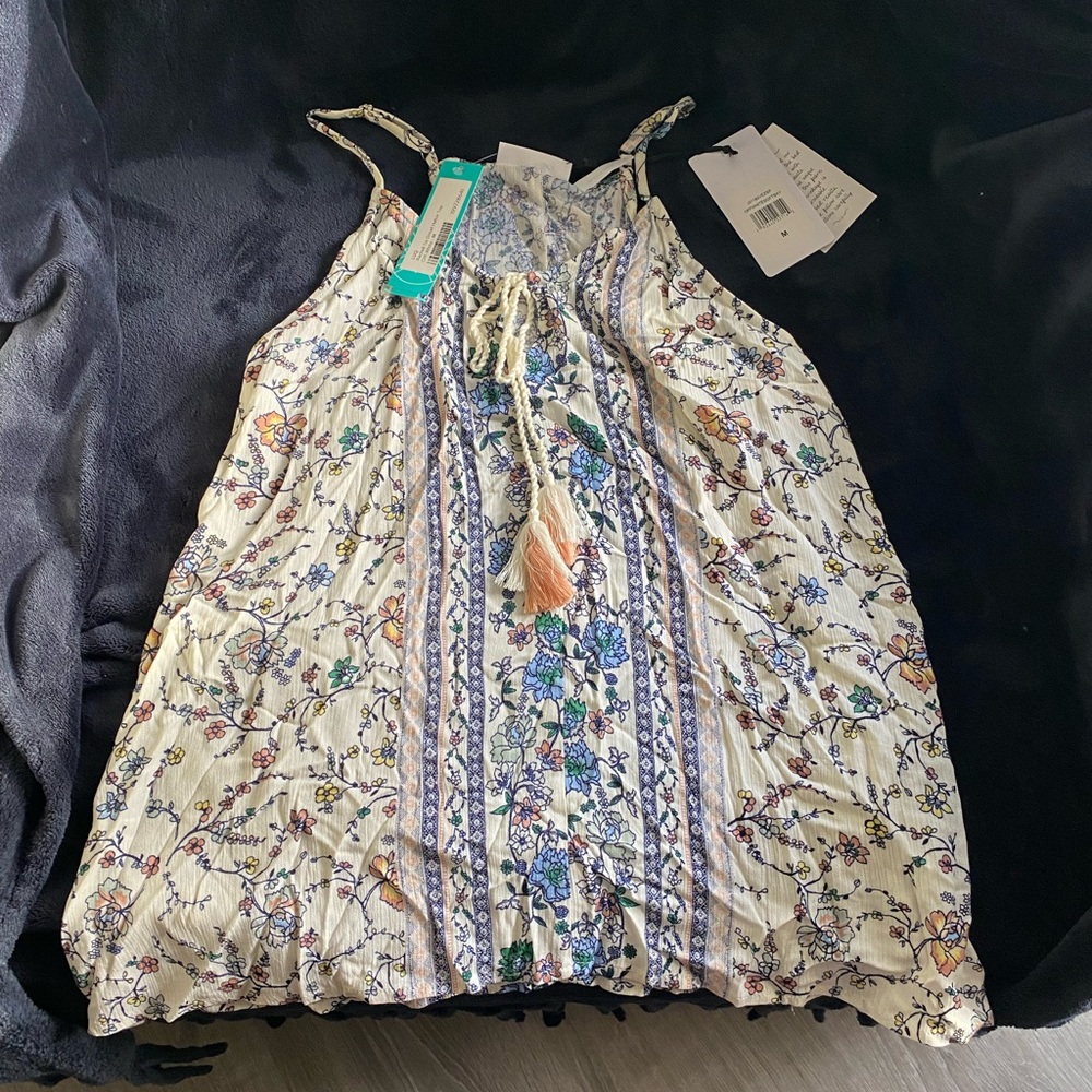 NWT LUQ Rachell Tie Detail Halter Top. Off white. Size M. Never worn.